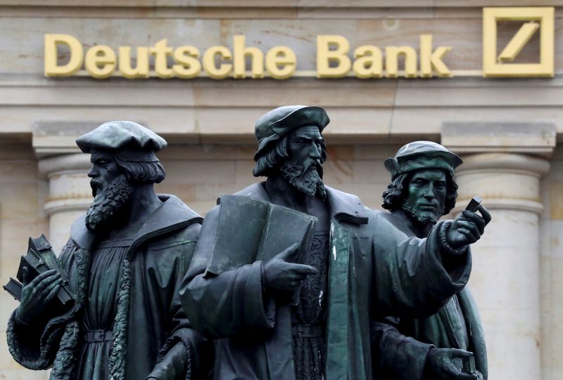 &copy; Reuters. Il logo Deutsche Bank a Francoforte. REUTERS/Kai Pfaffenbach