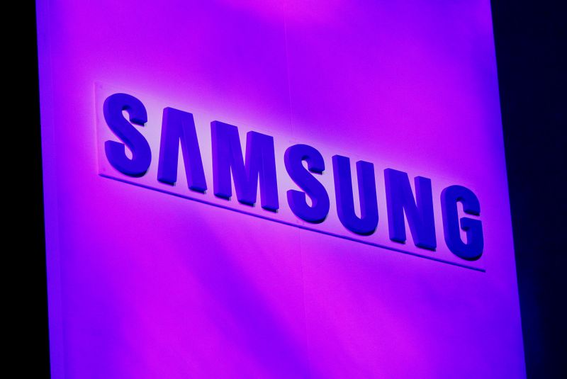 &copy; Reuters. Logotipo da Samsung em feira de las Vegas. 7/1/2013. REUTERS/Rick Wilking
