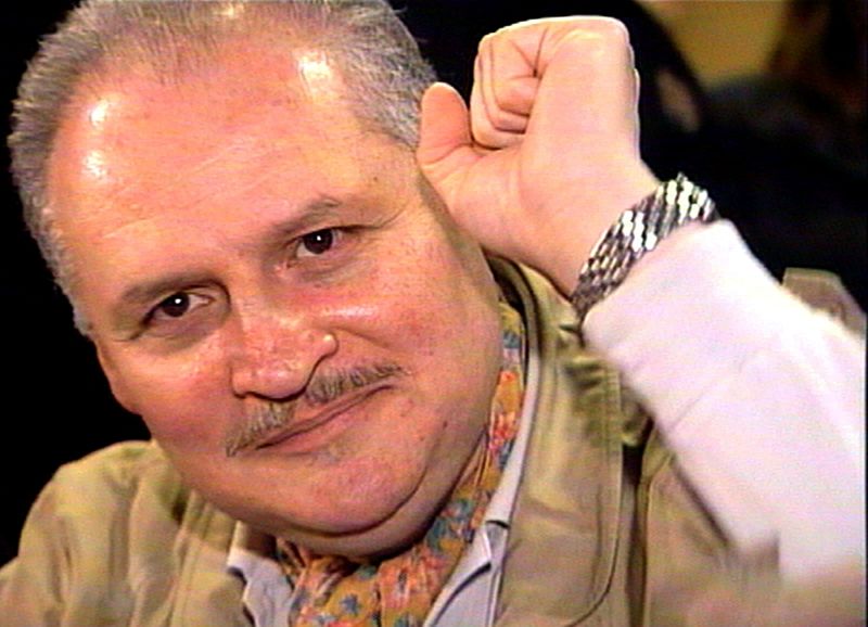 &copy; Reuters. FILE PHOTO: Ilich Ramirez Sanchez, better known as "Carlos the Jackal", raises his fist as he appears in court in Paris November 28, 2000 coinciding with a trial in Frankfurt of his former German accomplice [Hans-Joachim Klein].  (CREDIT REUTERS/RTV/Thier