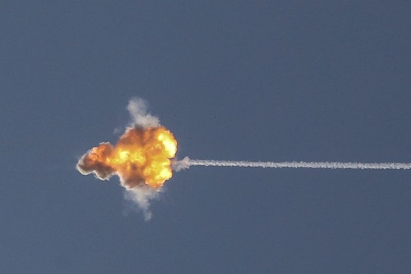 © Reuters. FILE PHOTO: Israel's Iron Dome anti-missile system intercepts a rocket launched from the Gaza Strip towards Israel, as seen from Ashkelon May 19, 2021 REUTERS/ Ammar Awad/File Photo