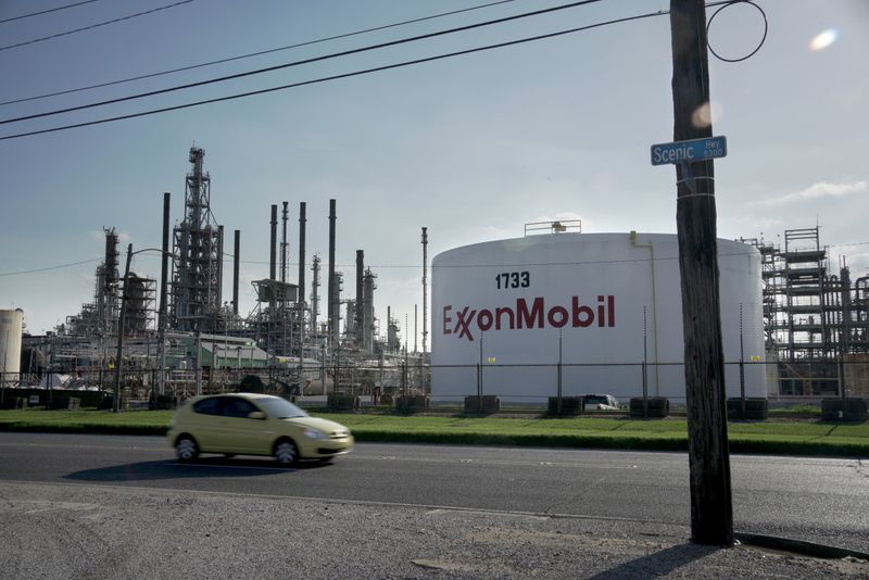 &copy; Reuters. FILE PHOTO: A view of the ExxonMobil Baton Rouge Refinery in Baton Rouge, Louisiana, U.S., May 15, 2021. REUTERS/Kathleen Flynn/File Photo