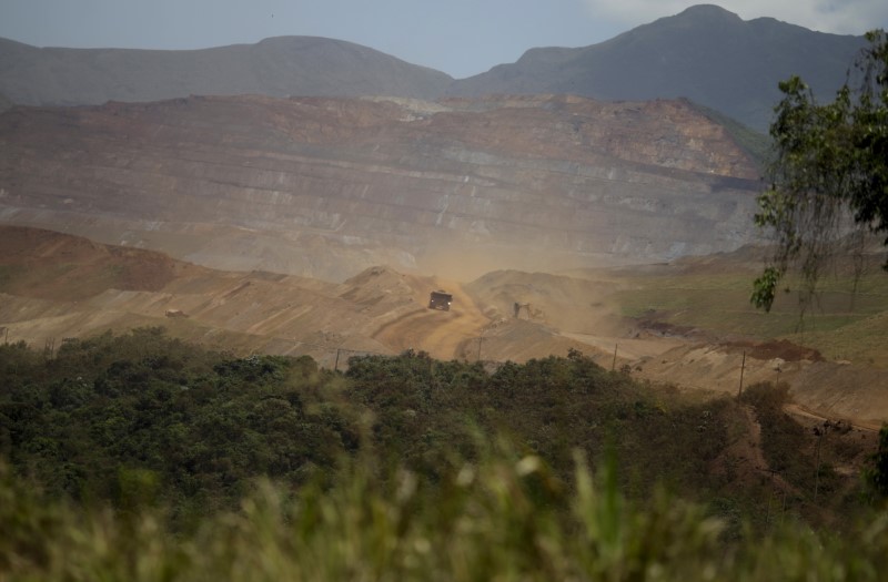 © Reuters. Zona de mineração em Mariana (MG) 
10/11/2015
REUTERS/Ricardo Moraes