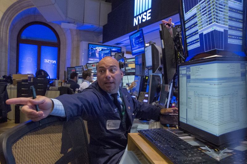 &copy; Reuters. La Bourse de New York a fini en nette hausse jeudi. L'indice Dow Jones a gagné 1,48%. /Photo d'archives/REUTERS/Brendan McDermid