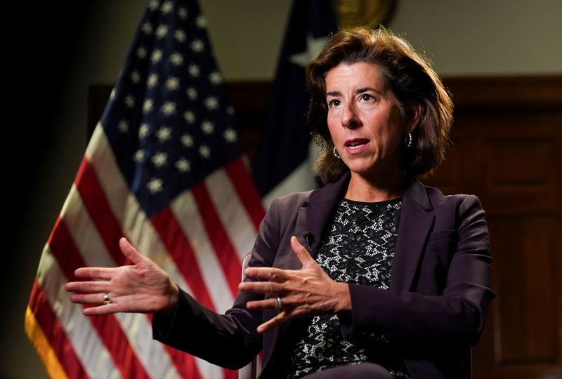 © Reuters. U.S. Commerce Secretary Gina Raimondo speaks during a Reuters interview at the Department of Commerce in Washington U.S., September 23, 2021. REUTERS/Kevin Lamarque