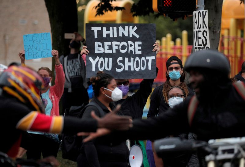 &copy; Reuters. FILE PHOTO: Demonstrators take part in a protest over the death of a Black man, Daniel Prude, after police put a spit hood over his head during an arrest on March 23, in Rochester, New York, U.S. September 5, 2020. REUTERS/Brendan McDermid/File Photo