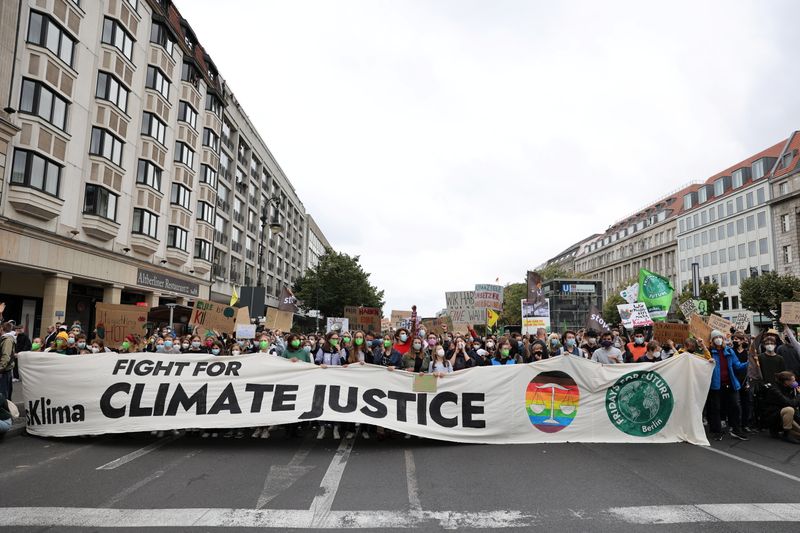 &copy; Reuters. Protesto contra a mudança climática em frente ao edifício do Reichstag, em Berlim
24/09/2021
REUTERS/Christian Mang