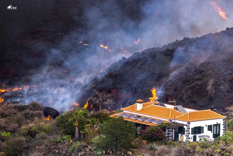 &copy; Reuters. A drone view of a home spared from the lava flow after a volcanic eruption on the Canary Island of La Palma, Spain, taken September 20, 2021 and obtained from social media. Alfonso Escalero / I LOVE THE WORLD/via REUTERS THIS IMAGE HAS BEEN SUPPLIED BY A 