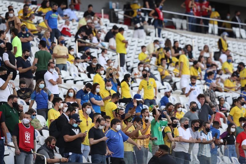 &copy; Reuters. Torcida na Arena Corinthians para jogo Brasil x Argentina
 5/9/2021    REUTERS/Amanda Perobelli