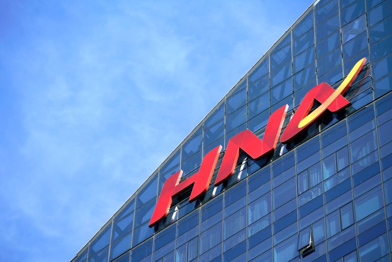 © Reuters. FILE PHOTO: The HNA Group logo is seen on the building of HNA Plaza in Beijing, China February 9, 2018.  REUTERS/Jason Lee/File Photo