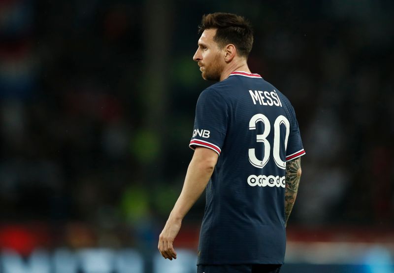 &copy; Reuters. الأرجنتيني ليونيل ميسي مهاجم باريس سان جيرمان خلال مباراة أمام أولمبيك ليون في دوري الدرجة الأولى الفرنسي لكرة القدم يوم 19 سبتمبر أيلول 2021. 