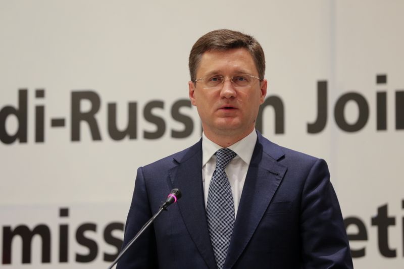 © Reuters. Russian Energy Minister Alexander Novak speaks during a joint press conference with Saudi Energy Minister, Prince Abdulaziz bin Salman al-Saud (not pictured) at the Ritz-Carlton Hotel in Riyadh, Saudi Arabia December 19, 2020. REUTERS/Ahmed Yosri