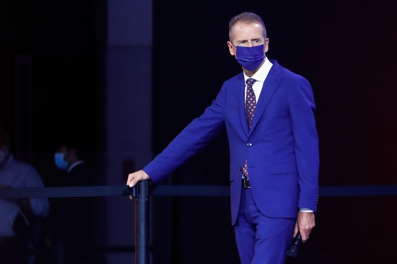 &copy; Reuters. FILE PHOTO: Volkswagen CEO Herbert Diess attends the Munich Auto Show, IAA Mobility 2021, in Munich, Germany, September 7, 2021. REUTERS/Wolfgang Rattay