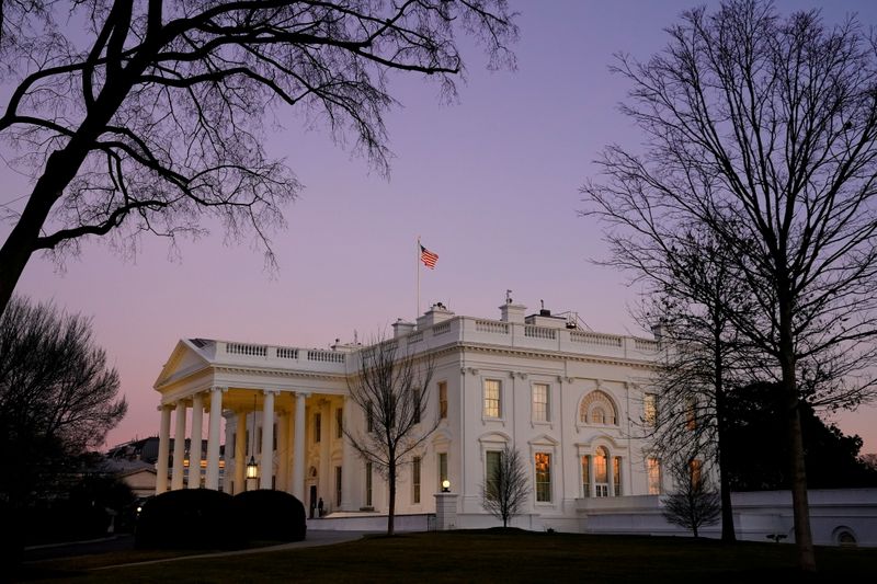 &copy; Reuters. FILE PHOTO: The White House is seen at sunset on U.S. President Joe Biden's first day in office in Washington, U.S., January 20, 2021. REUTERS/Erin Scott/File Photo