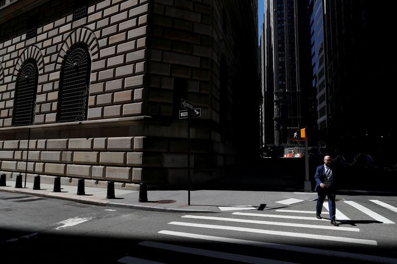 &copy; Reuters. FILE PHOTO: A man walks by the Federal Reserve Bank of New York Building in New York City, U.S., April 26, 2021. REUTERS/Shannon Stapleton/File Photo