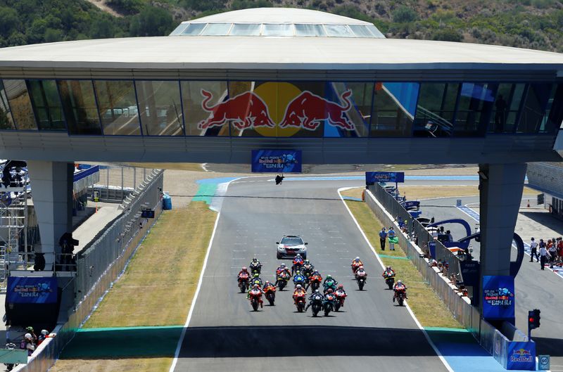 &copy; Reuters. Imagen de archivo de una carrera de MotoGP en el Circuito de Jerez, España. 19 julio 2020. REUTERS/Marcelo del Pozo