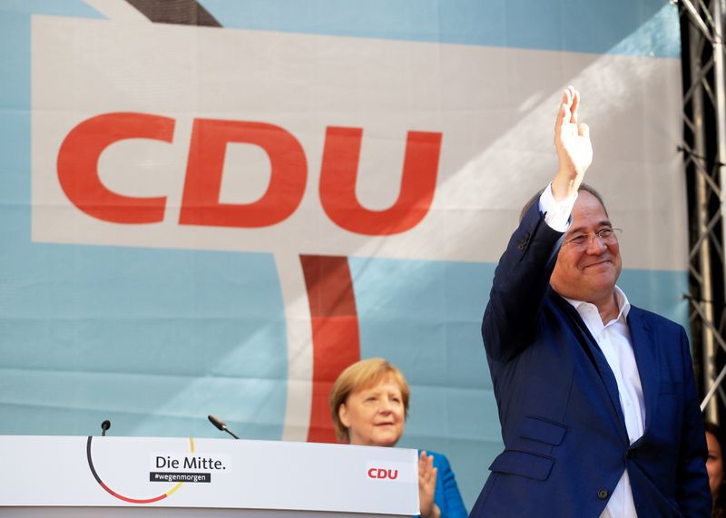 الألمان يصوتون في انتخابات محتدمة لاختيار خليفة ميركل