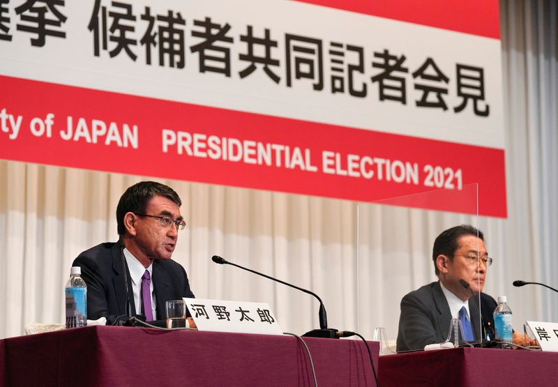 &copy; Reuters. FILE PHOTO: Japan's Minister for Administrative Reform Taro Kono speaks during a joint news conference by the contenders for the presidential election of the ruling Liberal Democratic Party (LDP), as Japan's former Foreign Minister Fumio Kishida listens, 