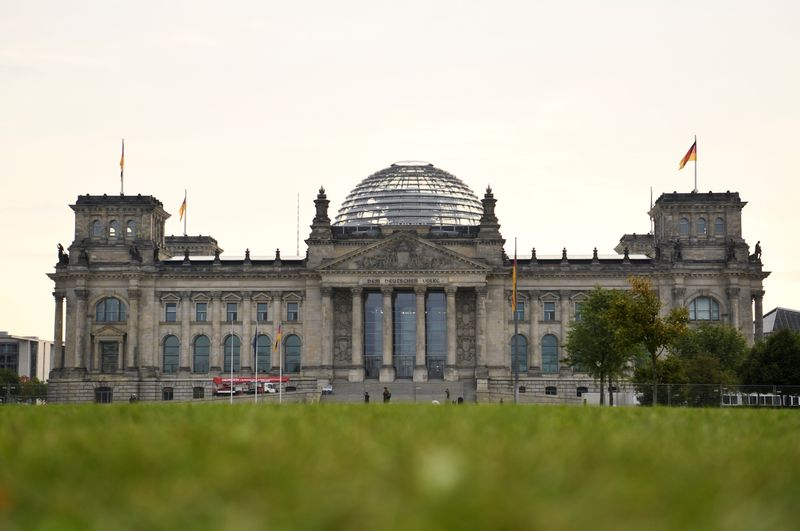 © Reuters. A view of the Reichstag building after the German general elections, in Berlin, Germany, September 27, 2021. REUTERS/Andreas Gebert