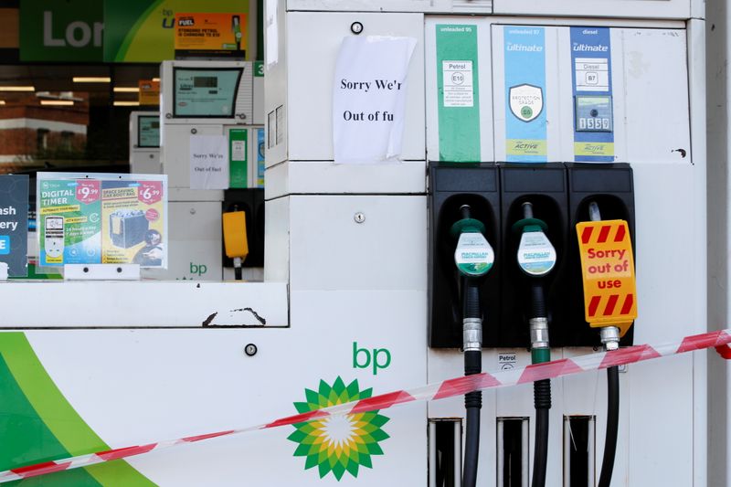 &copy; Reuters. A BP petrol station that has ran out of fuel is seen in London, Britain, September 26, 2021. REUTERS/Paul Childs