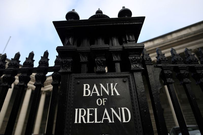 &copy; Reuters. FILE PHOTO: General view of a branch of the Bank of Ireland in Dublin, Ireland, March 1, 2021. REUTERS/Clodagh Kilcoyne/File Photo/File Photo