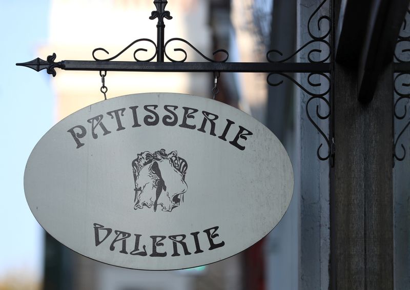 © Reuters. FILE PHOTO: A sign is seen outside a branch of Patisserie Valerie in London, Britain, October 10, 2018. REUTERS/Simon Dawson/File Photo