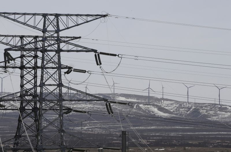 &copy; Reuters. FILE PHOTO: FILE PHOTO: Power lines and wind turbines are pictured at a wind and solar energy storage and transmission power station of State Grid Corporation of China, in Zhangjiakou of Hebei province, China, March 18, 2016. REUTERS/Jason Lee/File Photo