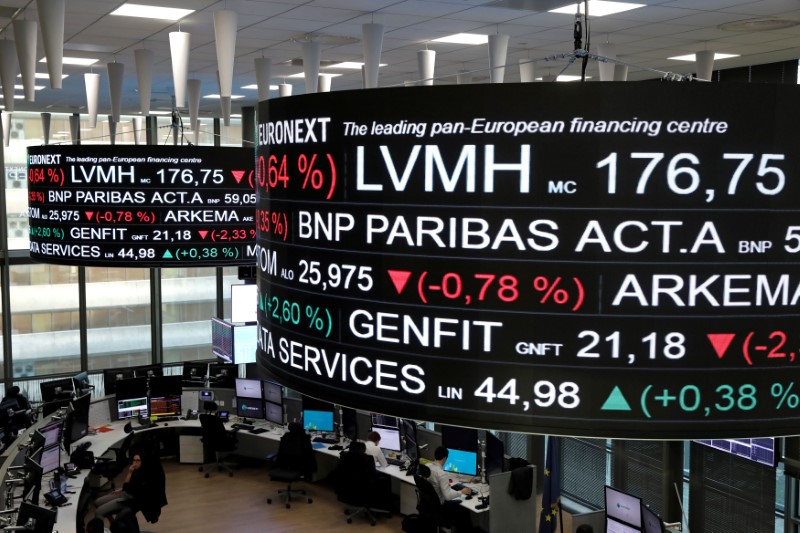 © Reuters. La borsa di Parigi, gestita da Euronext NV, nel quartiere degli affari La Defense a Parigi , Francia, 14 dicembre 2016 .REUTERS/Benoit Tessier