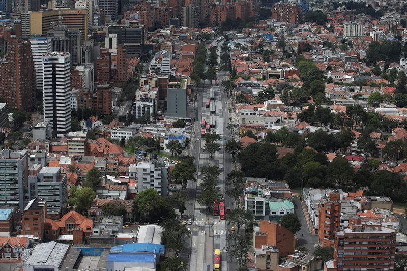 © Reuters. An aerial view shows the streets of Bogota, Colombia April 7, 2020. REUTERS/Luisa Gonzalez