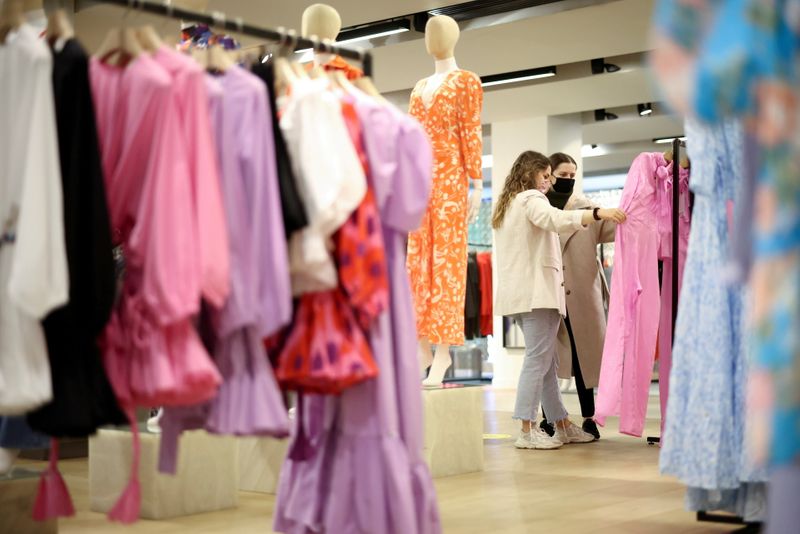 &copy; Reuters. FILE PHOTO: People shop in the Selfridges department store on Oxford street, as the coronavirus disease (COVID-19) restrictions ease, in London, Britain April 12, 2021. REUTERS/Henry Nicholls