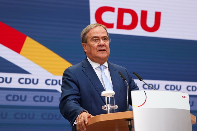 © Reuters. Christian Democratic Union (CDU) leader and top candidate for chancellor Armin Laschet holds a news conference, one day after the German general elections, in Berlin, Germany, September 27, 2021. REUTERS/Fabrizio Bensch