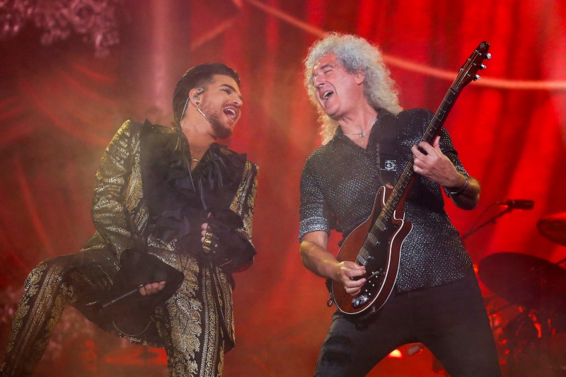 &copy; Reuters. FILE PHOTO: Adam Lambert (L) and Brian May of Queen perform onstage at the 2019 Global Citizen Festival at Central Park in New York, U.S., September 28, 2019. REUTERS/Eduardo Munoz