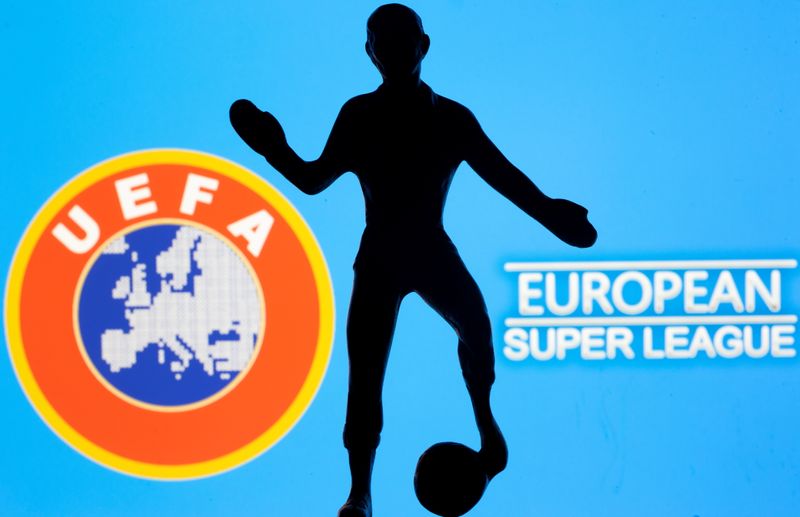 &copy; Reuters. FILE PHOTO: A metal figure of a football player with a ball is seen in front of the words "European Super League" and the UEFA logo in this illustration taken April 20, 2021. REUTERS/Dado Ruvic