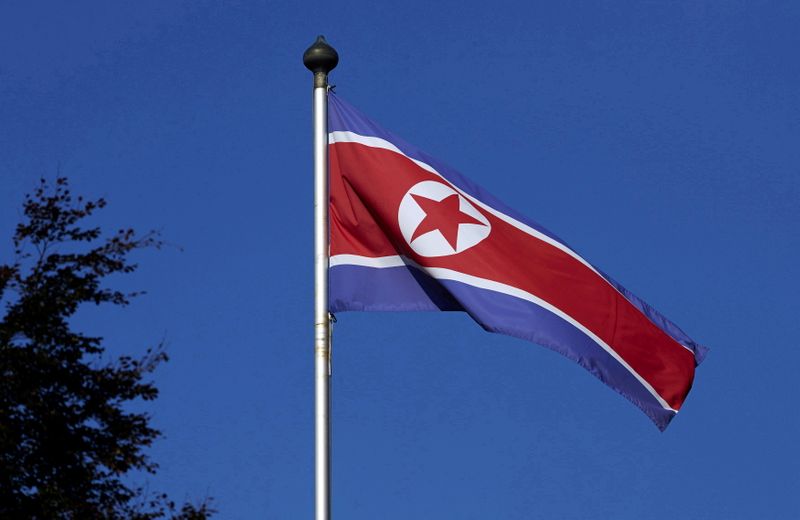 &copy; Reuters. Bandeira da Coreia do Norte na missão permanente do país em Genebra
02/10/2014
REUTERS/Denis Balibouse