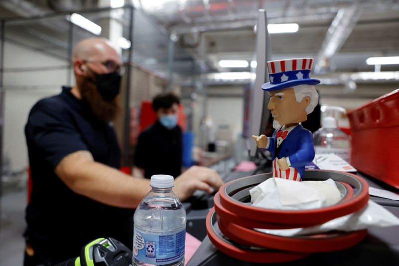 &copy; Reuters. FILE PHOTO: An Uncle Sam bobblehead doll appears to watch workers sorting ballots at the Sacramento Registrar of Voters as California goes to the polls in a gubernatorial recall election allowing the voting public to remove current governor Gavin Newsom a
