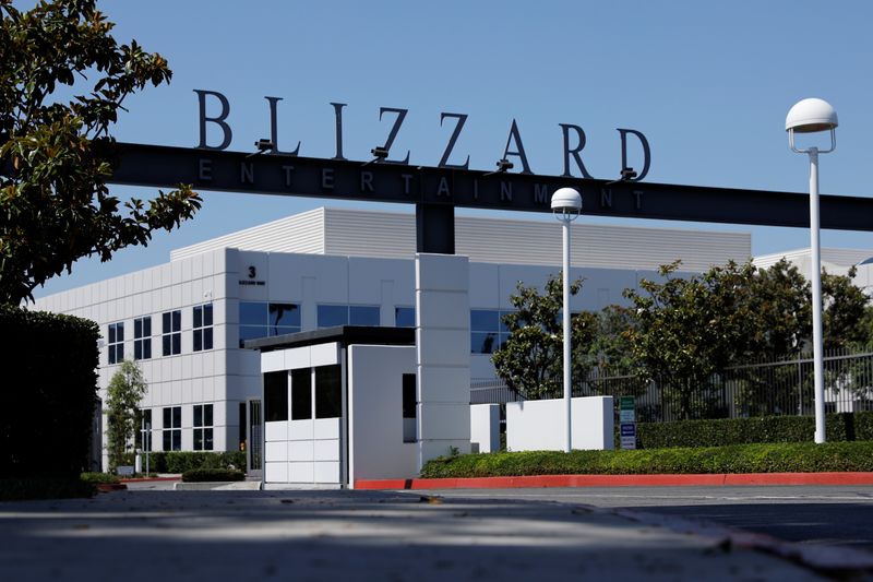 &copy; Reuters. The entrance to the Activision Blizzard Inc. campus is shown in Irvine, California, U.S., August 6, 2019.   REUTERS/Mike Blake