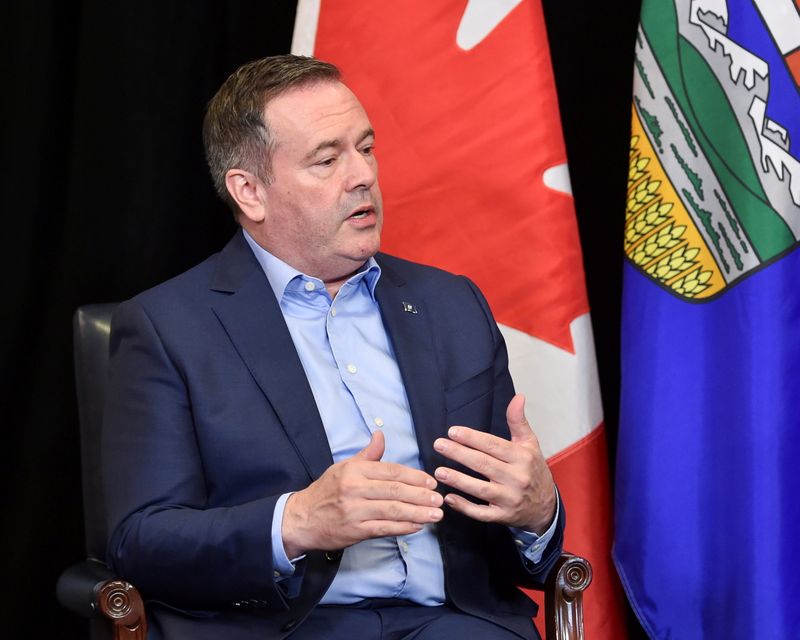 &copy; Reuters. FILE PHOTO: Alberta Premier Jason Kenney meets with Canada's Prime Minister Justin Trudeau (not pictured), in Calgary, Alberta, Canada July 7, 2021.  REUTERS/Mike Sturk/File Photo