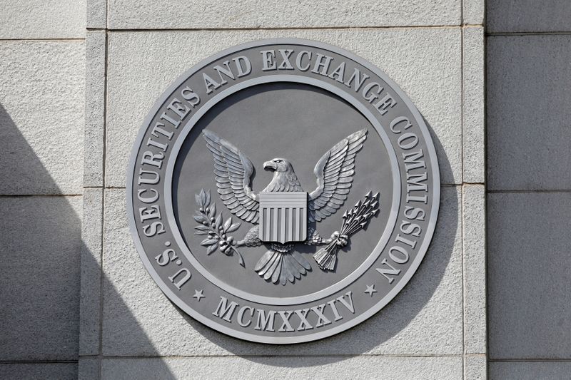 &copy; Reuters. FILE PHOTO: The seal of the U.S. Securities and Exchange Commission (SEC) is seen at their headquarters in Washington, D.C., U.S., May 12, 2021.  REUTERS/Andrew Kelly/File Photo