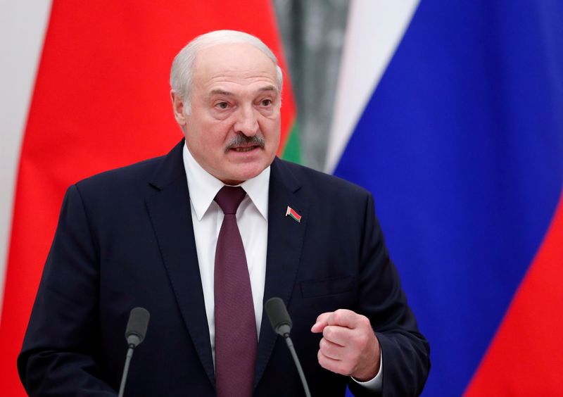 &copy; Reuters. FILE PHOTO: Belarusian President Alexander Lukashenko speaks during a news conference following talks with his Russian counterpart Vladimir Putin at the Kremlin in Moscow, Russia September 9, 2021. REUTERS/Shamil Zhumatov/File Photo