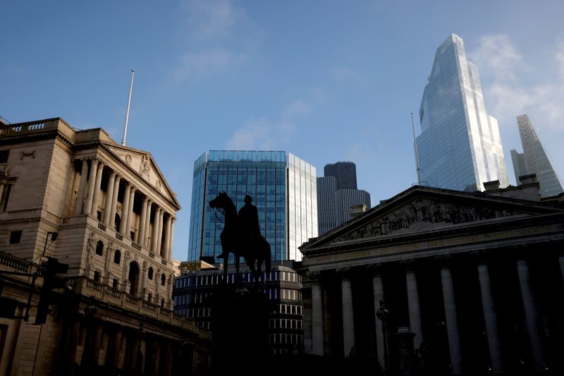 &copy; Reuters. FILE PHOTO: The Bank of England and the City of London financial district in London, Britain, November 5, 2020. REUTERS/John Sibley