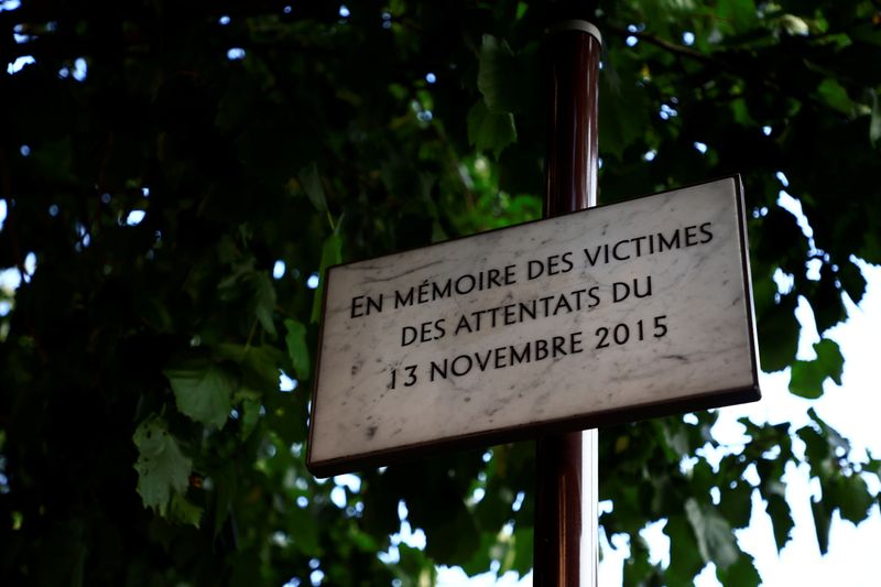 &copy; Reuters. FILE PHOTO: A commemorative plaque for the victims of Paris' November 2015 attacks is seen near the bar and restaurant previously named Comptoir Voltaire in Paris, France, September 1, 2021. Twenty defendants will stand the trial of Paris' November 2015 a