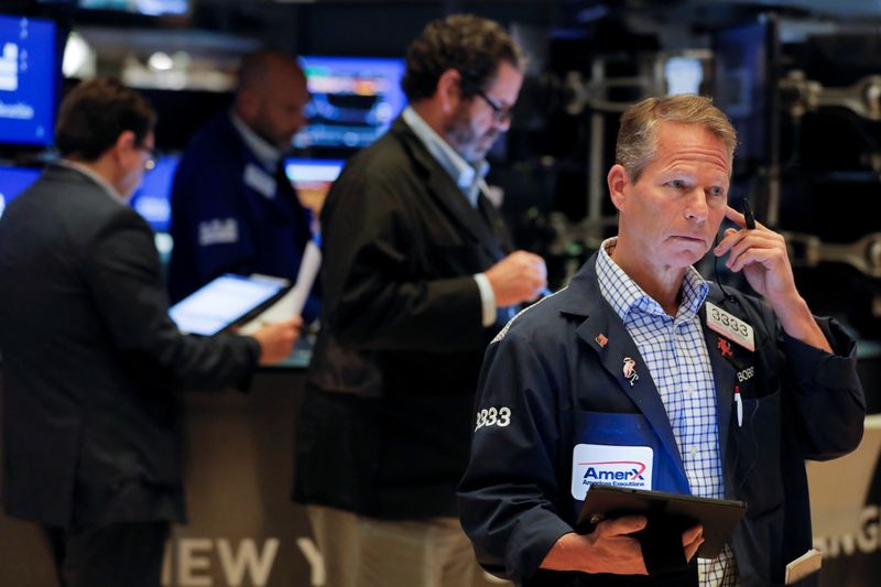 &copy; Reuters. La Bourse de New York a fini mardi en forte baisse. L'indice Dow Jones a cédé 1,63%. /Photo prise le 24 septembre 2021/REUTERS/Andrew Kelly