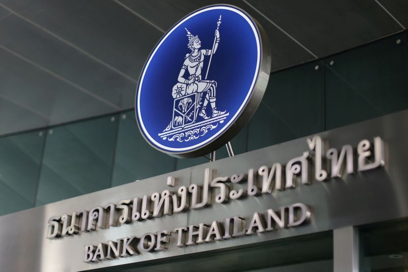 &copy; Reuters.   ９月２９日、タイ銀行（中央銀行）は、政策金利の翌日物レポ金利を市場の予想通り過去最低の０．５０％に据え置いた。バンコクのタイ中銀で２０１６年４月撮影（２０２１年　ロイタ