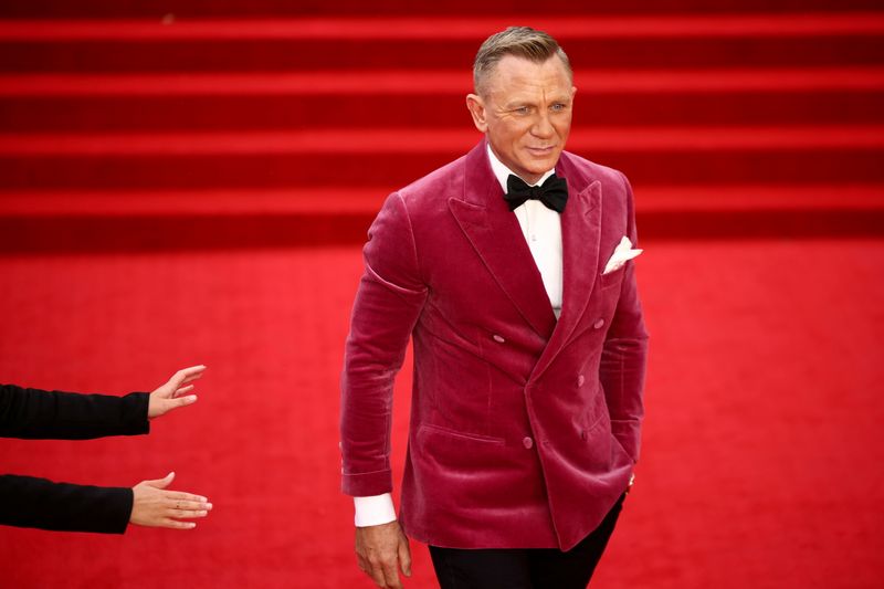 &copy; Reuters. FOTO DE ARCHIVO: El actor Daniel Craig llega al estreno mundial de la nueva película del agente secreto James Bond, "No Time To Die", en el Royal Albert Hall de Londres, Reino Unido, el 28 de septiembre de 2021. REUTERS/Henry Nicholls