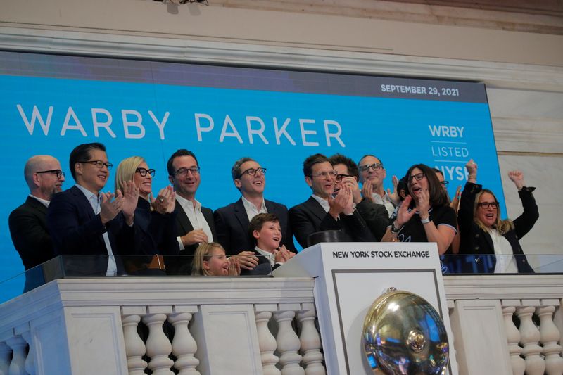 &copy; Reuters. Neil Blumenthal and Dave Gilboa Co CEOs and Co founders of Eyeglass retailer Warby Parker begins trading via direct listing at the New York Stock Exchange (NYSE) in New York City, U.S., September 29, 2021.  REUTERS/Brendan McDermid
