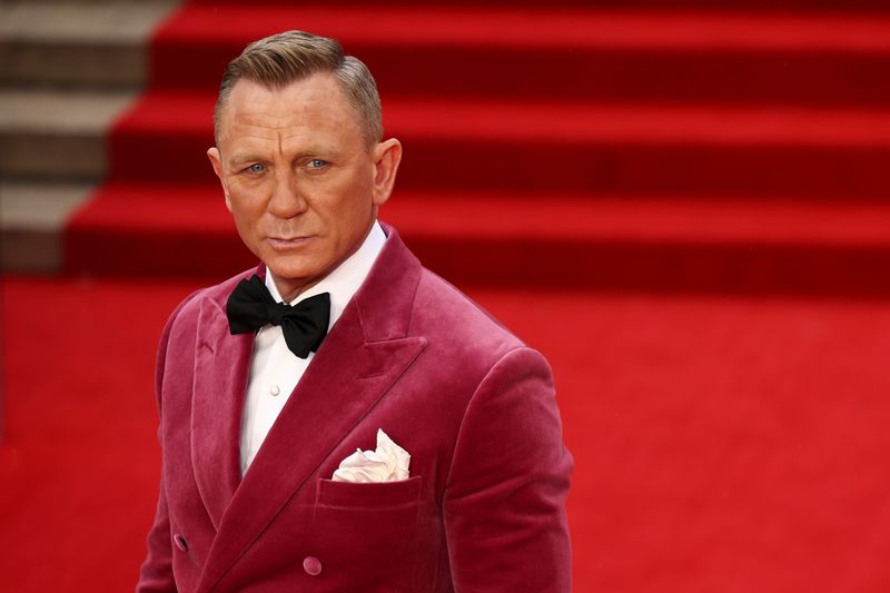 &copy; Reuters. Foto de archivo. Daniel Craig posa en la llegada a la premier de James Bond "No Time To Die" en el Royal Albert Hall en Londores, Reino Unido, Septiembre 28, 2021. REUTERS/Henry Nicholls