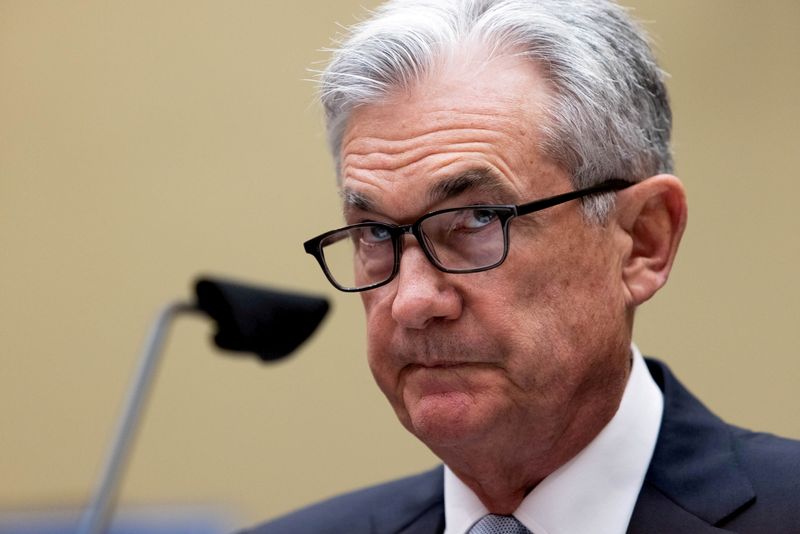 &copy; Reuters. Imagen de archivo del presidente de la Reserva Federal, Jerome Powell, testificando durante una audiencia de la Subcomisión de Supervisión y Reforma de la Cámara de Representantes sobre la crisis del coronavirus, en el complejo del Capitolio, en Washin