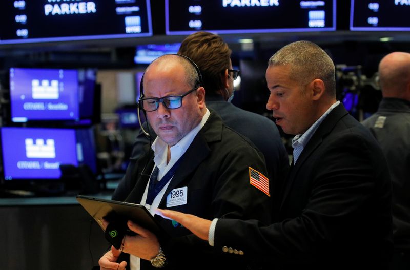 &copy; Reuters. La Bourse de New York a terminé en ordre dispersé mercredi. L'indice Dow Jones a gagné 0,26%. Le S&P-500, plus large, a pris 0,16%. Le Nasdaq Composite a en revanche reculé de 0,24%. /Photo prise le 29 septembre 2021/REUTERS/Brendan McDermid