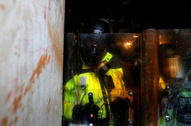 &copy; Reuters. FILE PHOTO: A police officer looks on from behind a riot shield during a clash with pro-Trump protesters at a rally to contest the certification of the 2020 U.S. presidential election results by the U.S. Congress, at the U.S. Capitol Building in Washingto