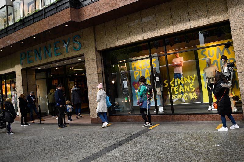 &copy; Reuters. FILE PHOTO: People keeping social distance queue outside a Penneys clothes shop, as a phased reopening by appointment shopping following Government guidance begins, after an extended lockdown due to the coronavirus disease (COVID-19) outbreak, in Dublin, 