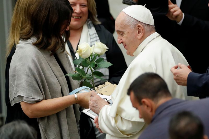 &copy; Reuters. 　９月２９日、ローマ教皇フランシスコは、地球温暖化に立ち向かう若い環境活動家らを称賛し、「人類の福祉のために」活動を続けるよう励ました。バチカンで撮影（２０２１年　ロイタ